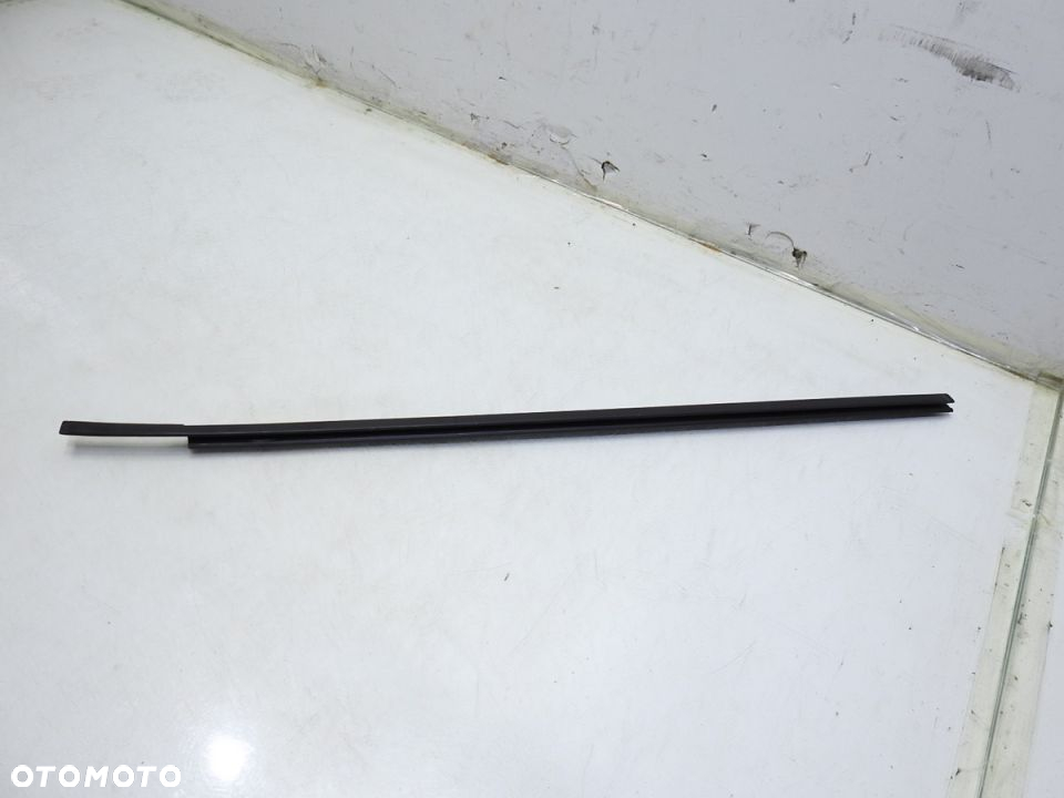 LISTWA ZGARNIAJĄCA PRAWY PRZÓD SWIFT IV LIFT - 2