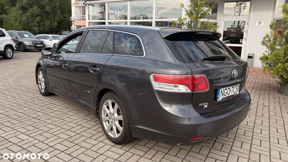 Toyota Avensis - 2