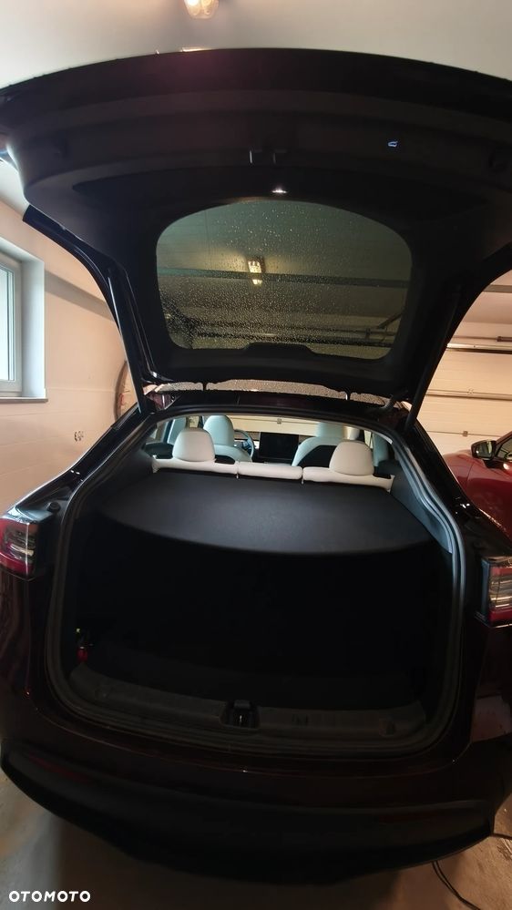 Tesla Model Y Long Range AWD - 17