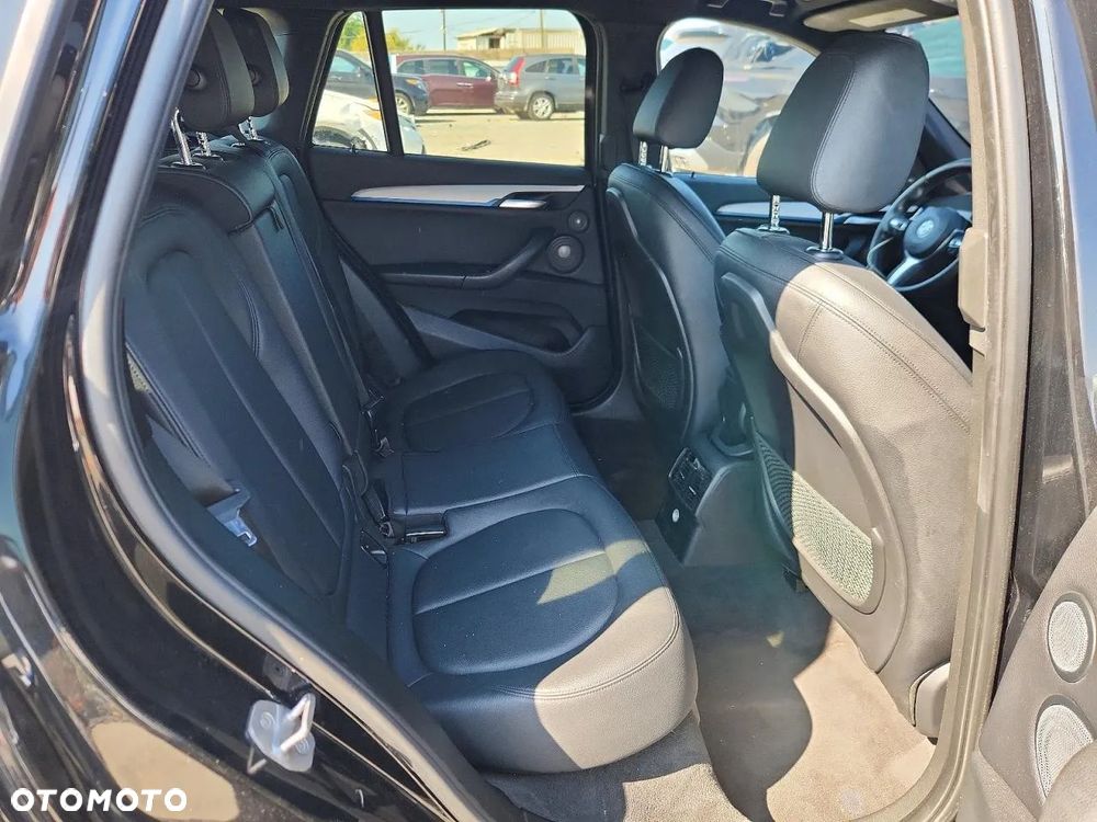 BMW X1 xDrive25i GPF Sport Line sport - 10