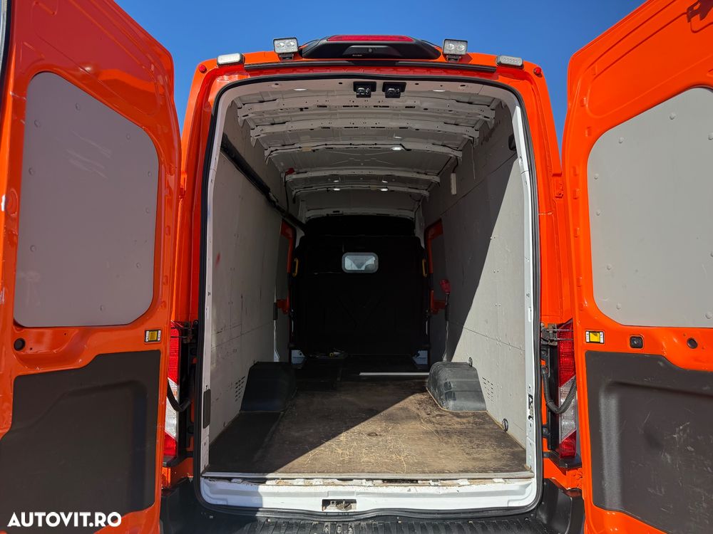 Ford Transit L4 Furgon DCIV RWD Trend - 11