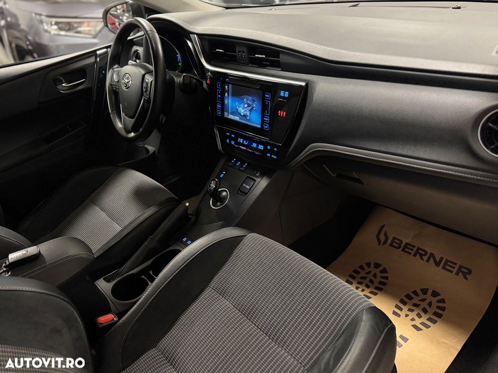 Toyota Auris 1.8 L VVT-i Sol + - 9