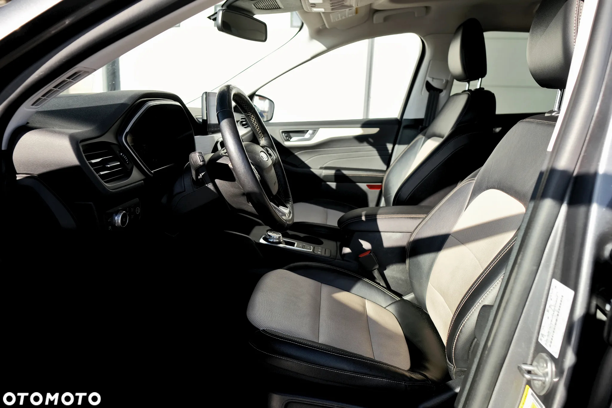 Ford Kuga 2.5 FHEV AWD Titanium - 16