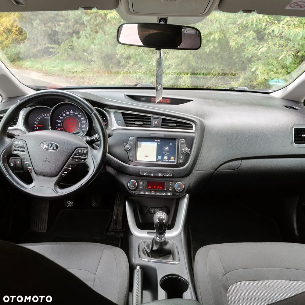 Kia Ceed 1.6 GDI Dream Team Edition - 16