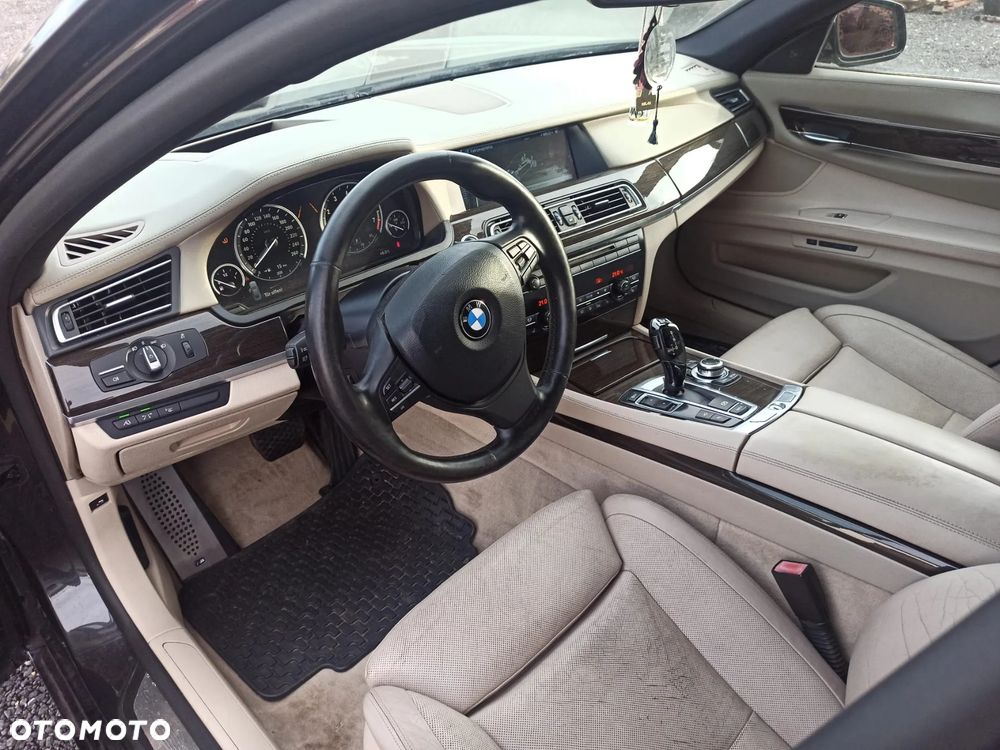 BMW Seria 7 750i L - 5