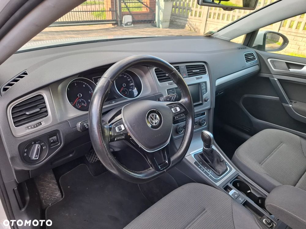 Volkswagen Golf - 10