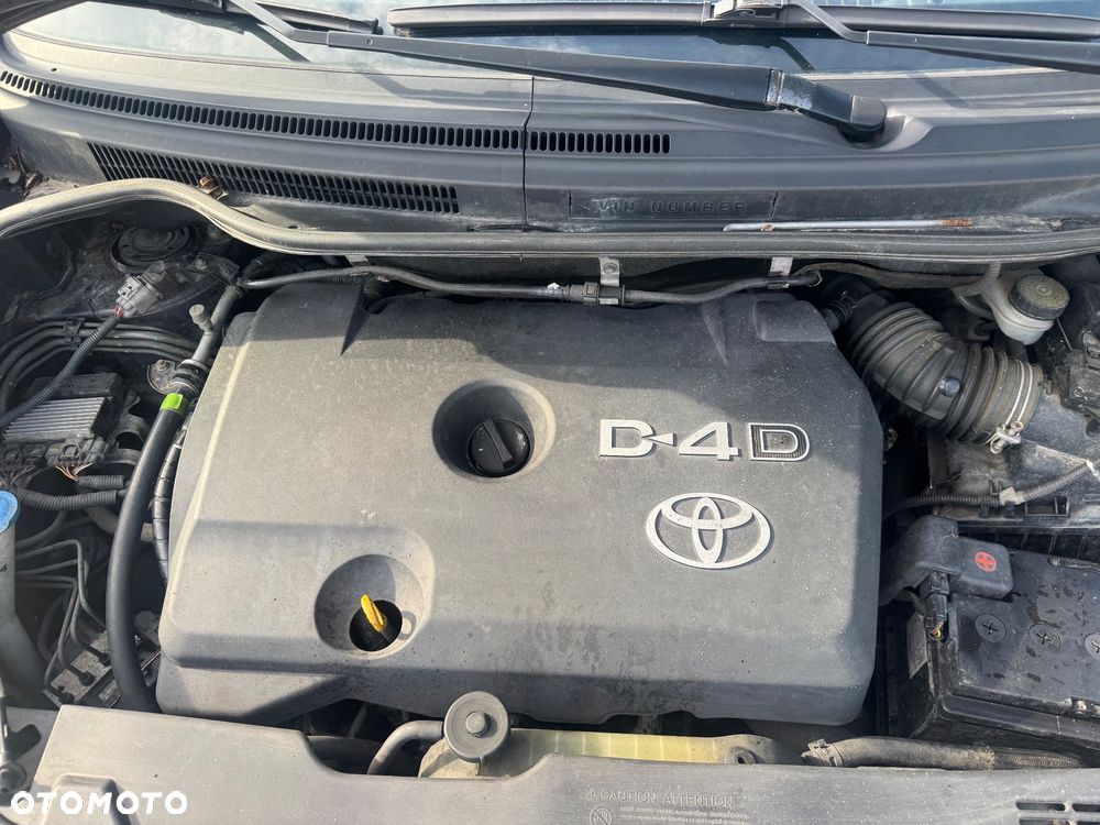 Toyota Corolla Verso 2.2 D-4D - 13