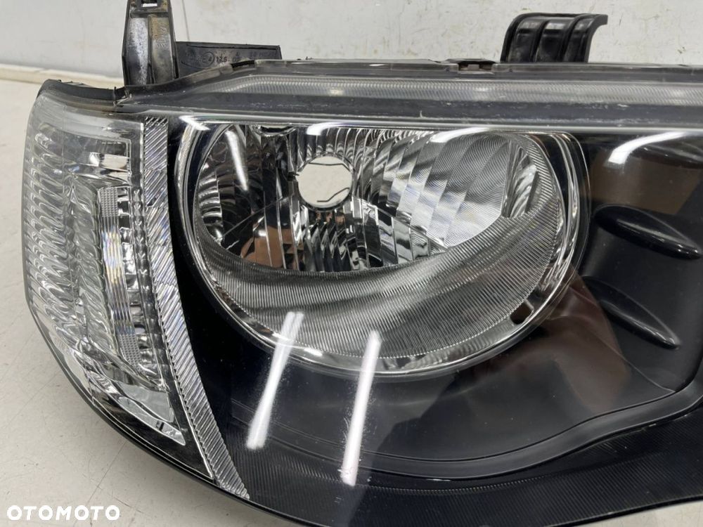 Lampa reflektor Mitsubishi L200 KA KB 05-10r. PRAWA przednia H4 oryginalna prawy przód EU 8301b462 - 5