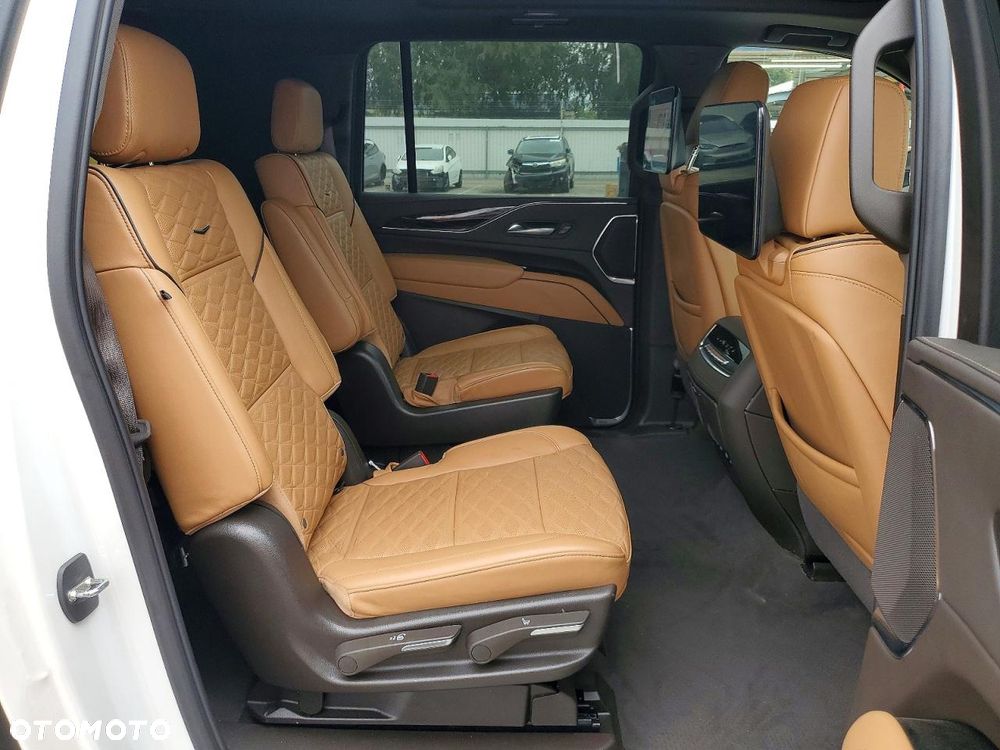 Cadillac Escalade - 9