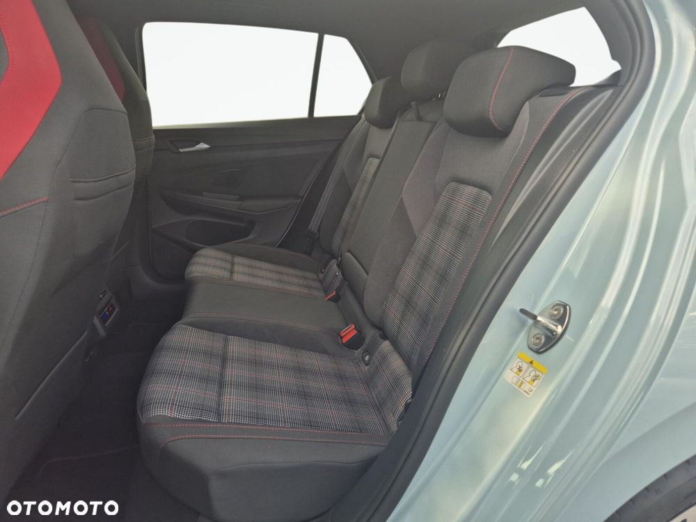 Volkswagen Golf - 10