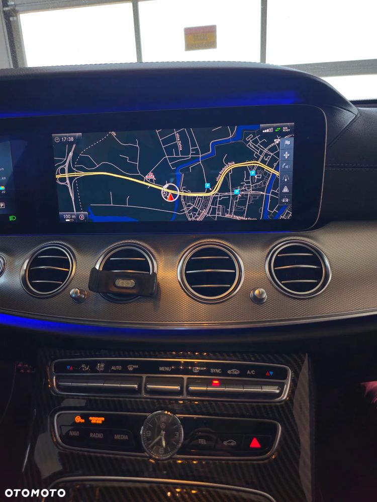 Mercedes-Benz Klasa E 220 d 9G-TRONIC - 18