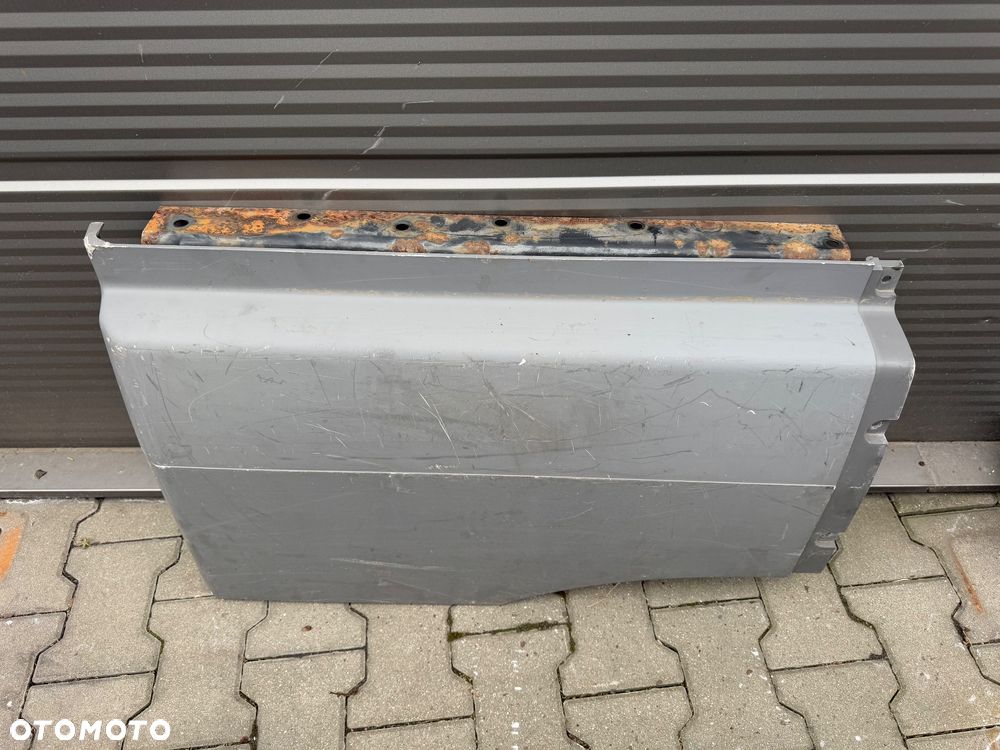 Przedłużenie kabiny, stopnia, stopnicy, błotnika Mercedes Axor lewy/prawy - 2