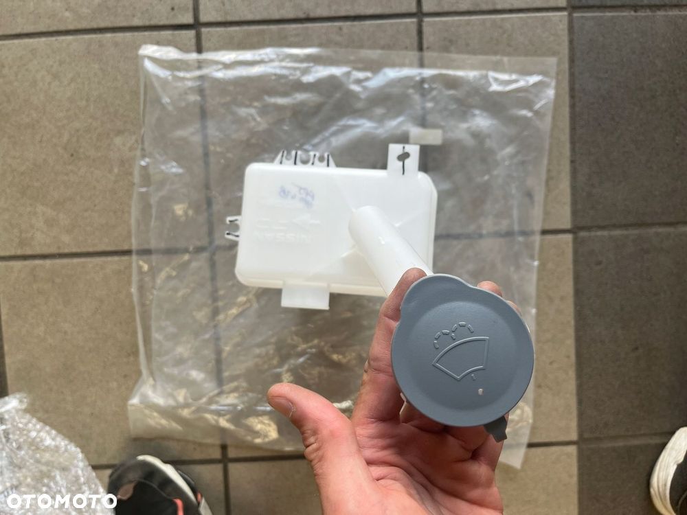 Zbiornik zbiorniczek spryskiwaczy NISSAN MICRA K13 - 4