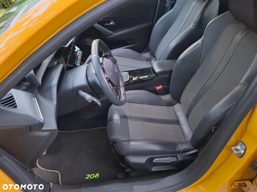 Peugeot 208 1.2 PureTech GT S&S - 6