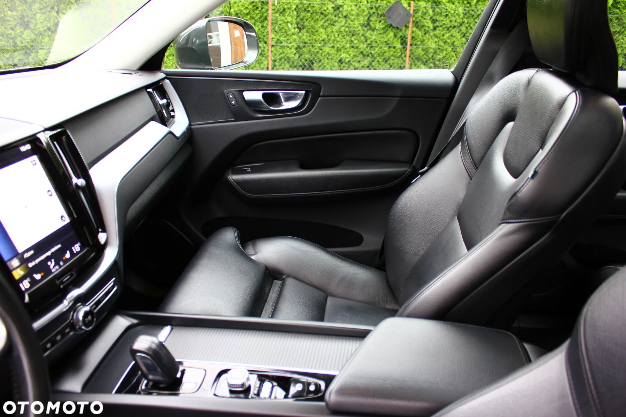 Volvo XC 60 T8 Twin Engine AWD Geartronic Momentum - 28