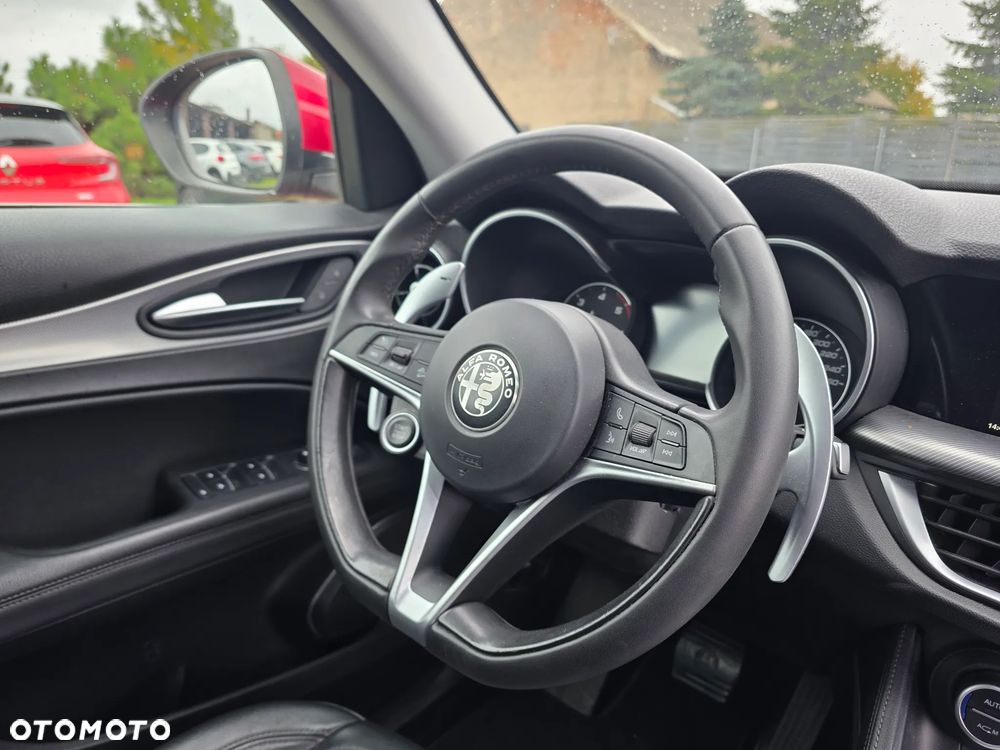 Alfa Romeo Stelvio - 17