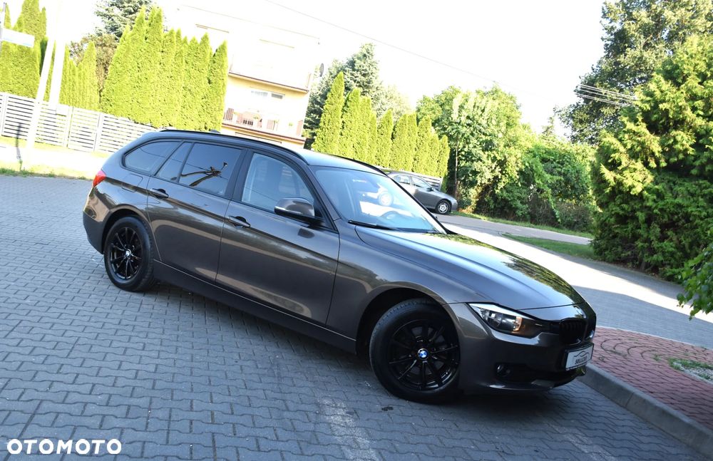 BMW Seria 3 ver-318d-luxury-line - 30