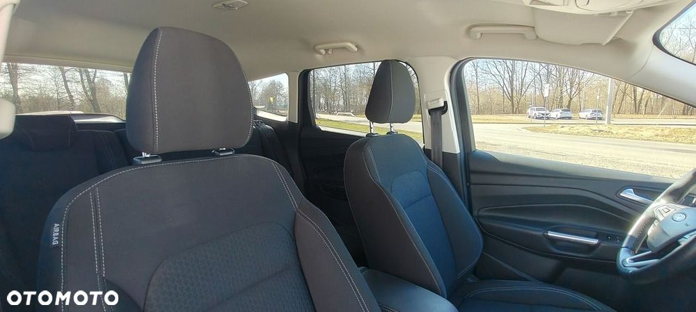 Ford Kuga 1.5 EcoBoost 2x4 Cool & Connect - 14
