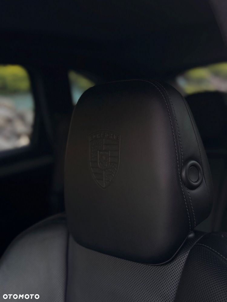 Porsche Cayenne Turbo - 16