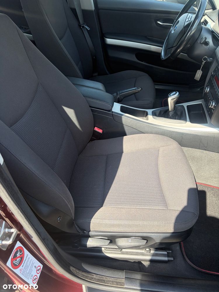 BMW Seria 3 318d DPF Edition Exclusive - 26