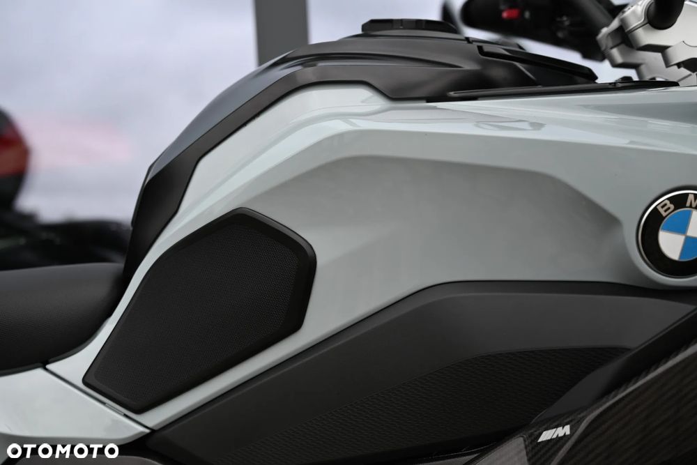 BMW XR - 19