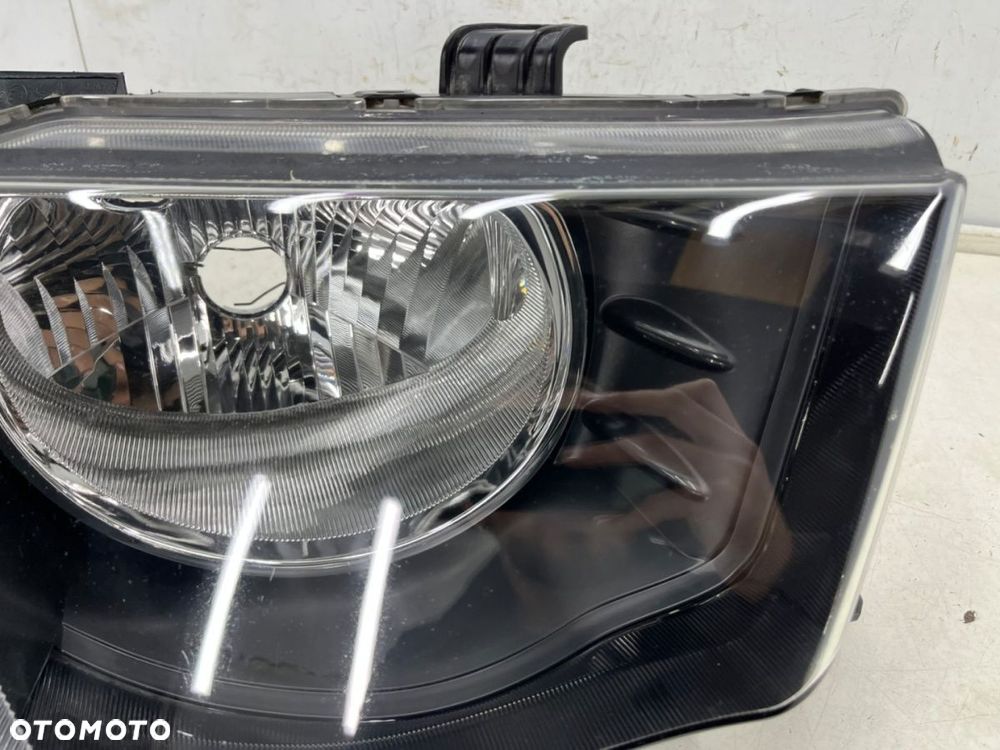 Lampa reflektor Mitsubishi L200 KA KB 05-10r. PRAWA przednia H4 oryginalna prawy przód EU 8301b462 - 6