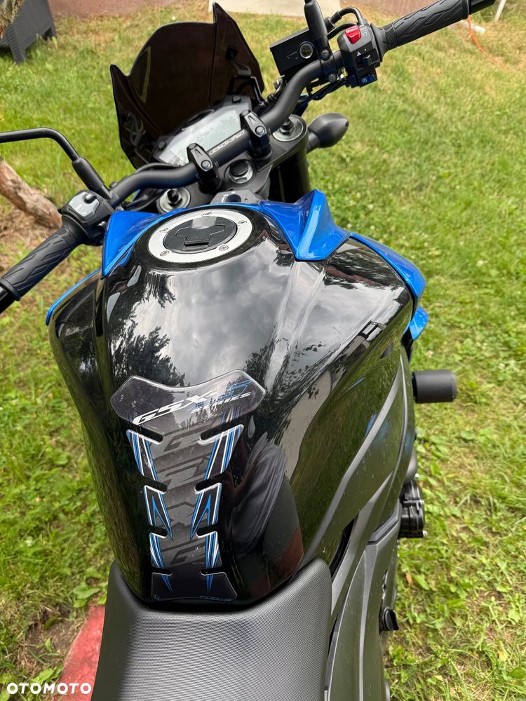 Suzuki GSX - 6