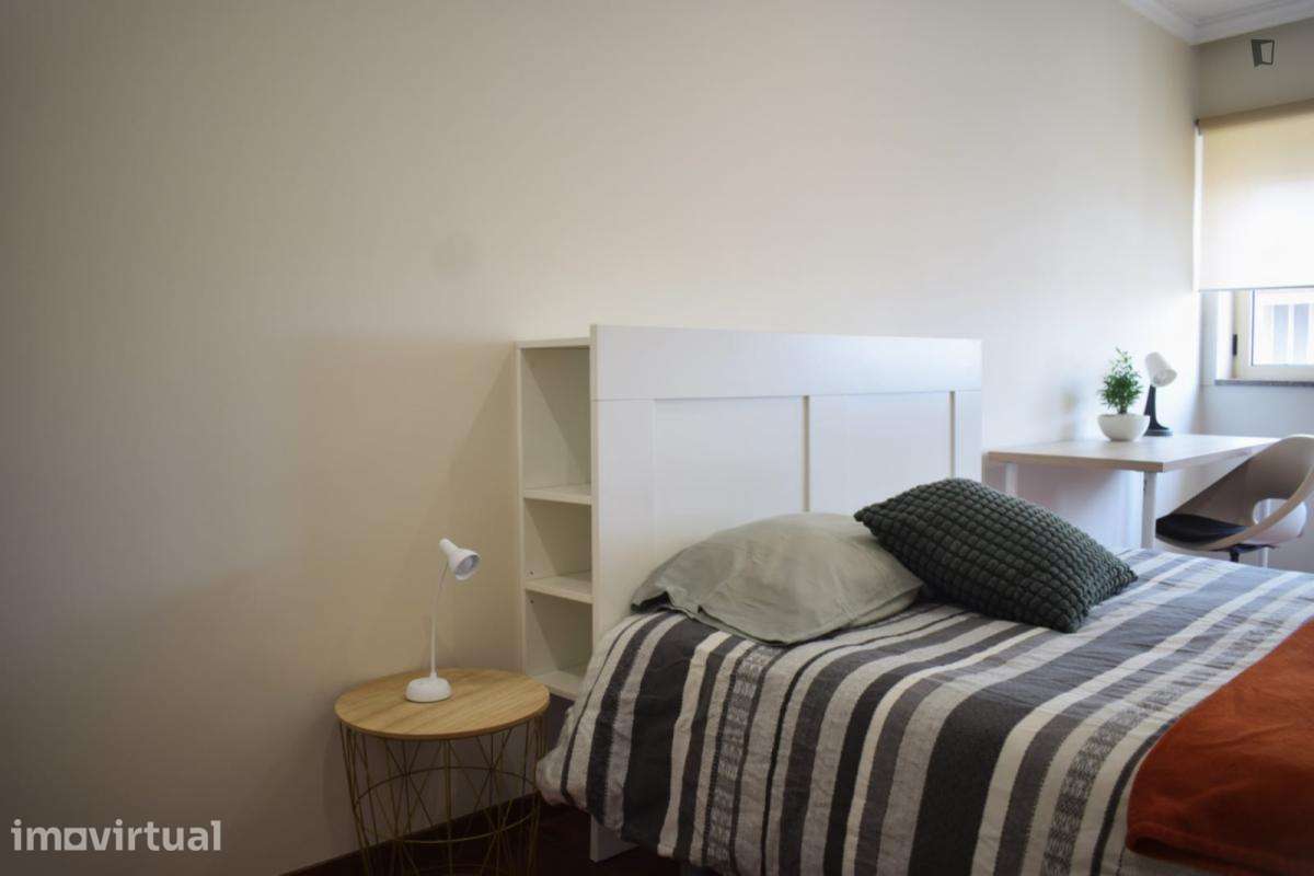 Quarto - localizado em Paranhos Porto - Grande imagem: 5/15