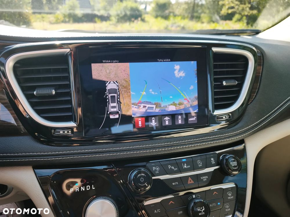Chrysler Pacifica - 31