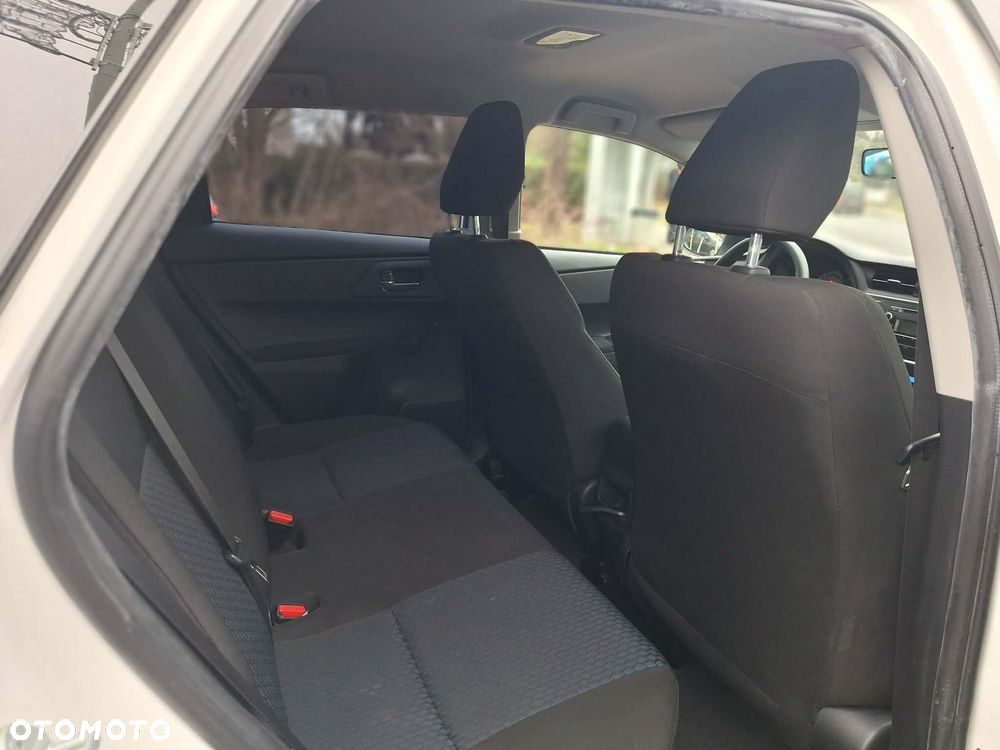 Toyota Auris 1.33 Dual-VVT-i - 17