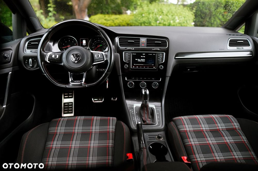 Volkswagen Golf - 17
