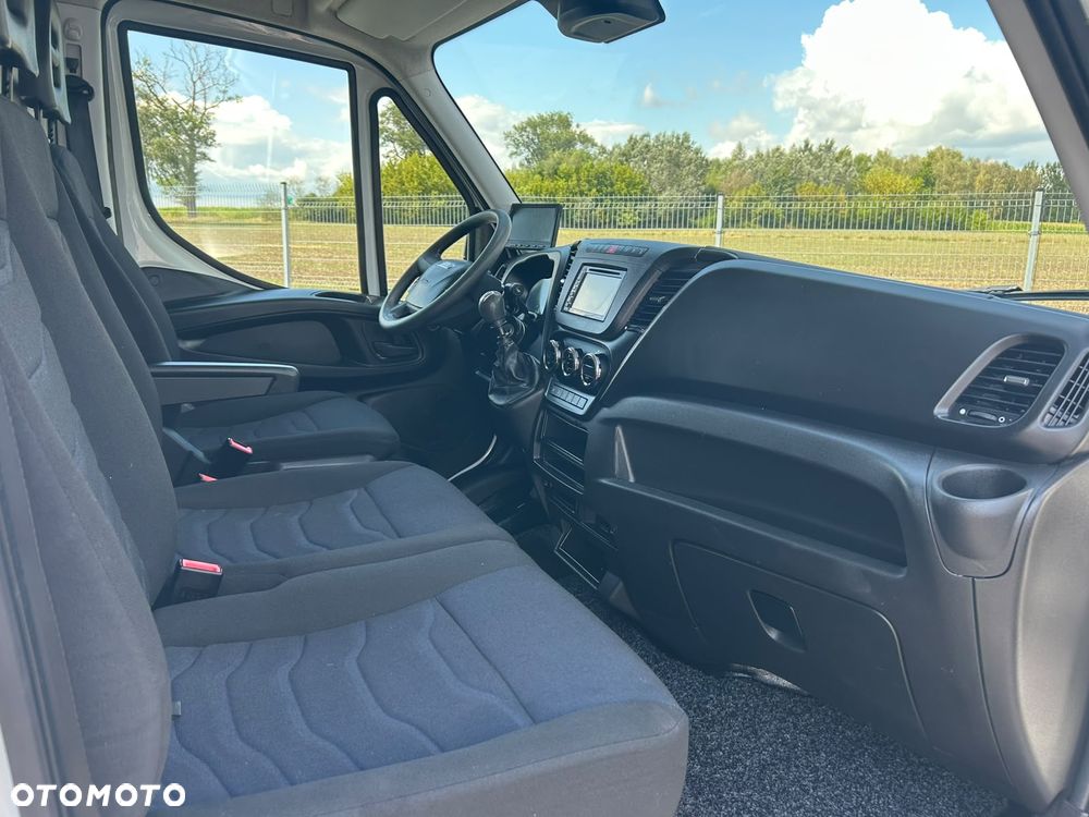 Iveco Daily 35C18 3.0 HPI L3H2 Średniak **Tylko 54tyś. km.**KLIMA**Hak 3,5t.**NA BLIŹNIAKACH**Sprowadzony**2018R** - 14
