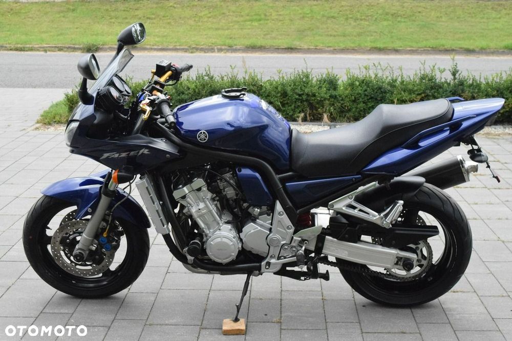 Yamaha FZS - 12