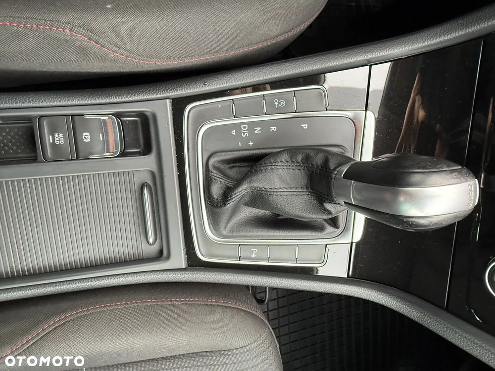 Volkswagen Golf Variant 2.0 TDI 4Motion DSG Highline - 25