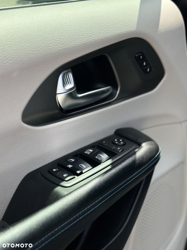 Chrysler Pacifica - 10