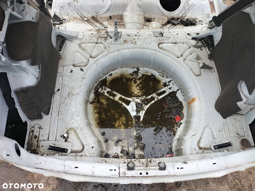 WANNA BAGAŻNIKA PAS TYLNY AUDI A3 8P LIFT LS9R - 2