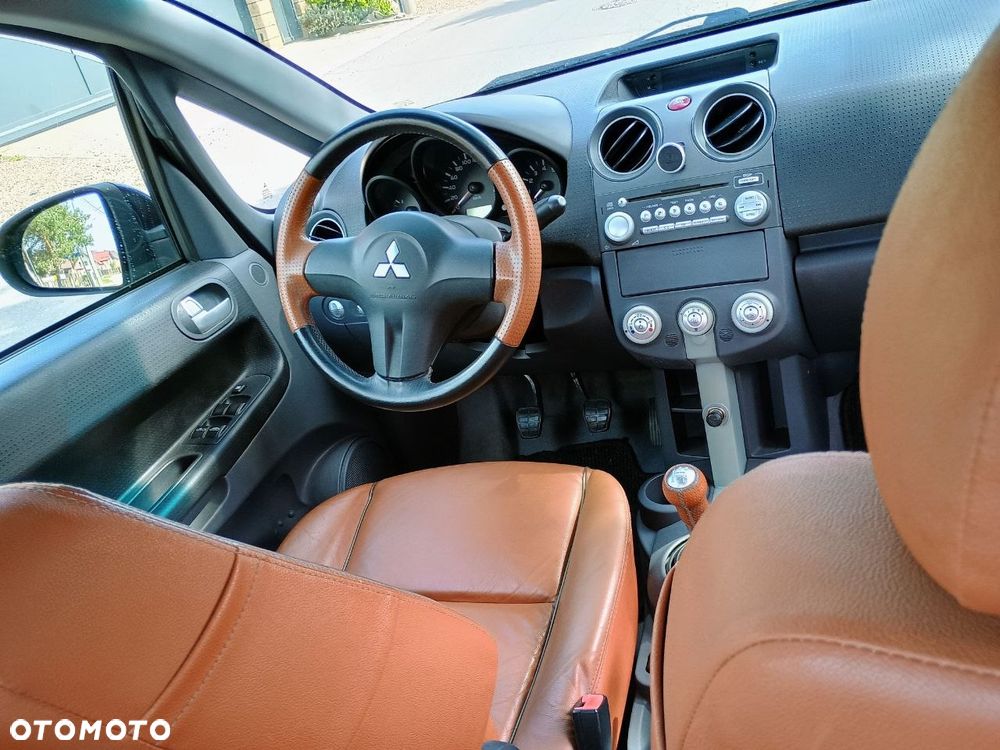 Mitsubishi Colt 1.5 Invite - 13