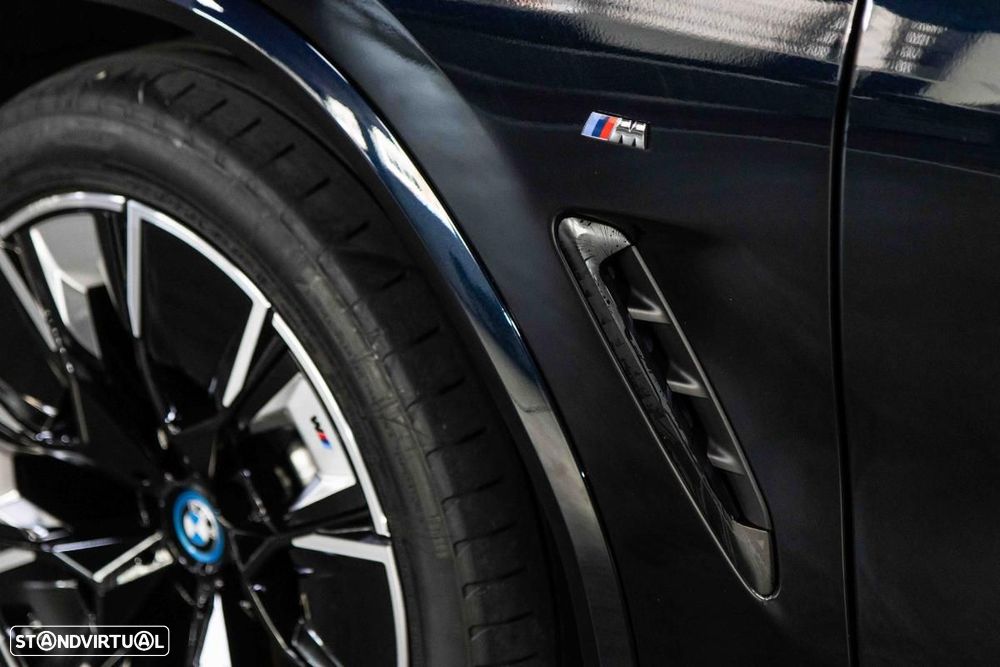 BMW iX3 M Sport Impressive - 40