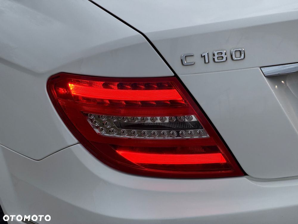 Mercedes-Benz Klasa C 180 CGI BlueEff Elegance - 18
