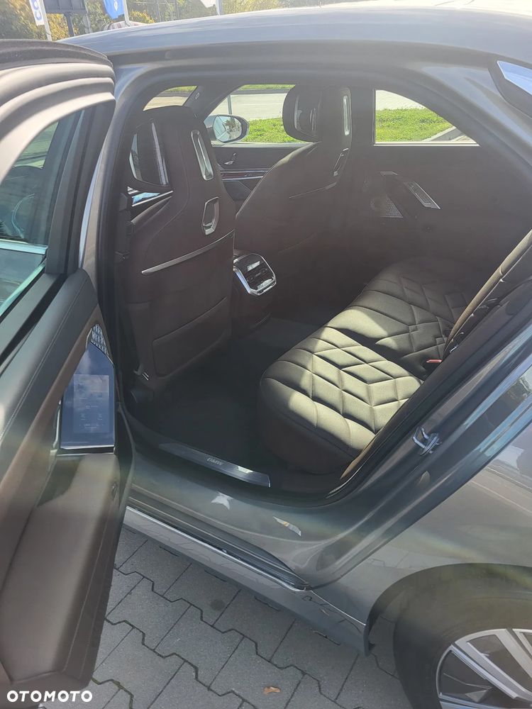 BMW Seria 7 - 16