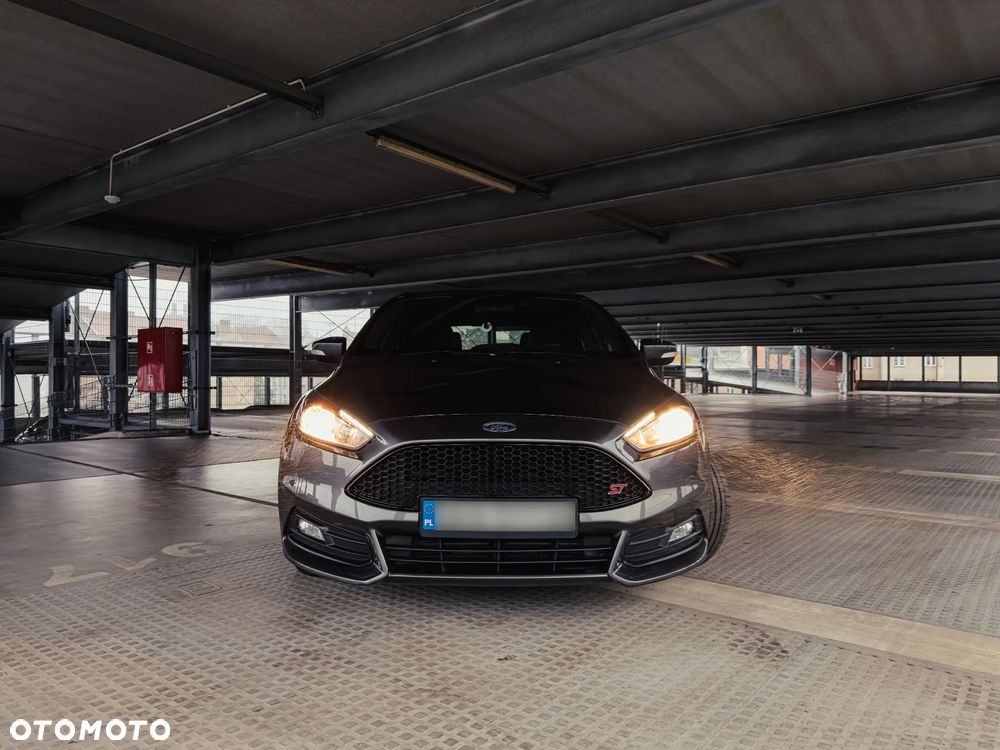 Ford Focus 2.0 EcoBoost ST - 11