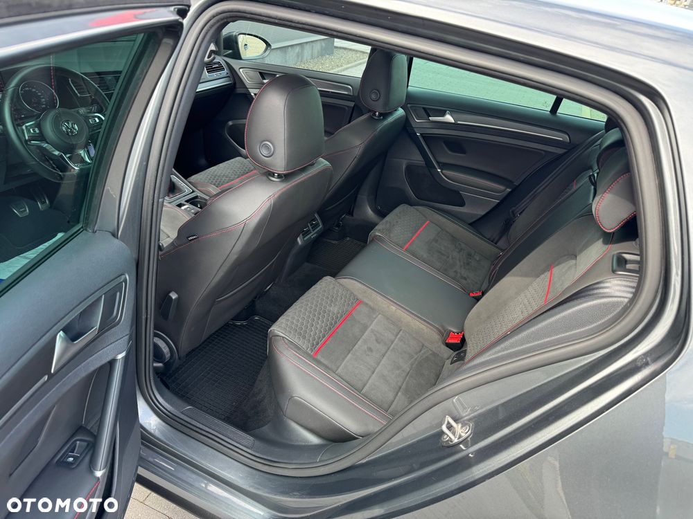 Volkswagen Golf - 8