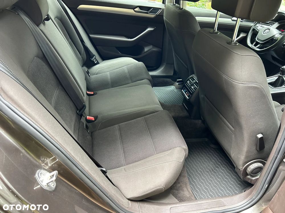 Volkswagen Passat 1.6 TDI BMT Comfortline - 15