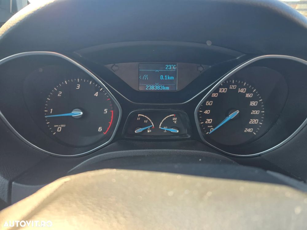 Ford Focus 1.6 TDCi DPF Start-Stopp-System SYNC Edition - 6