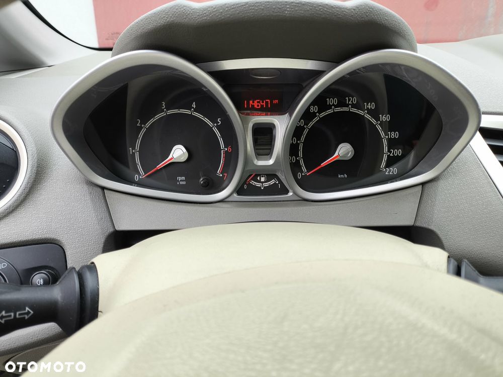 Ford Fiesta 1.25 Ghia - 11