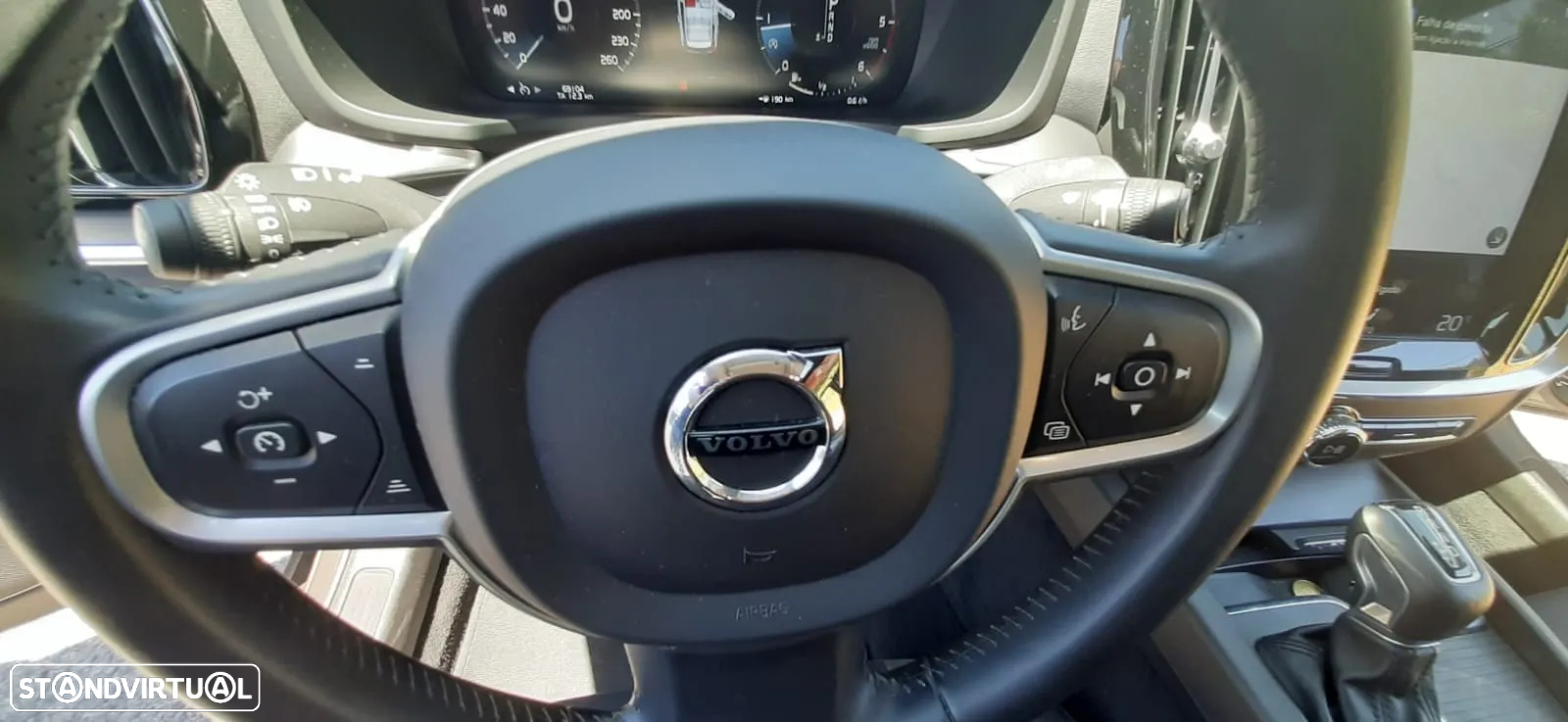 Volvo V60 2.0 D3 Momentum Geartronic - 23