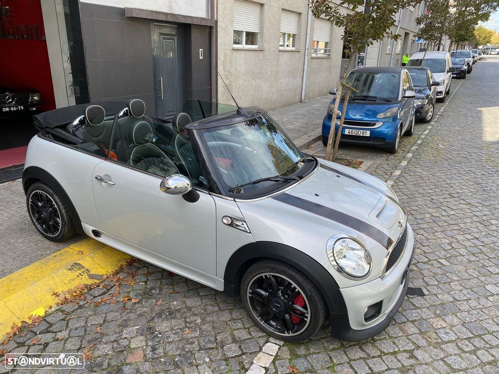 MINI Cabrio John Cooper Works - 11