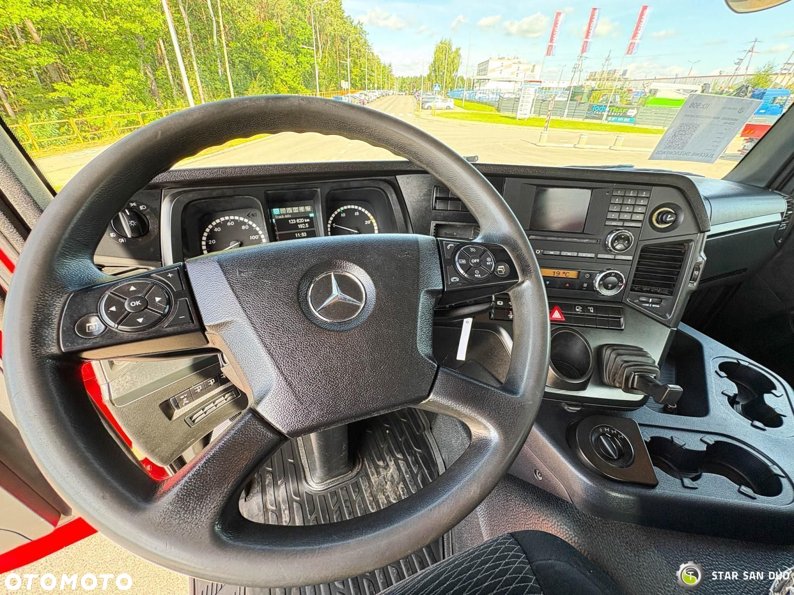 Mercedes-Benz AROCS 3345 6x6 HMF 3220 K hds Żuraw wywrotka - 30