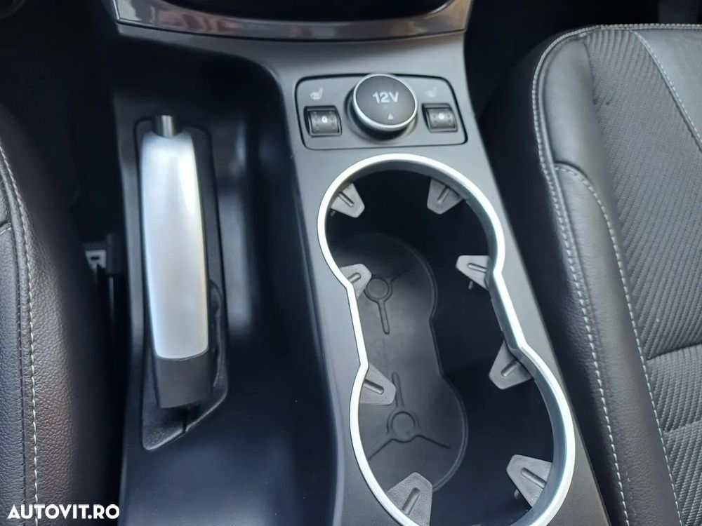 Ford Kuga - 25