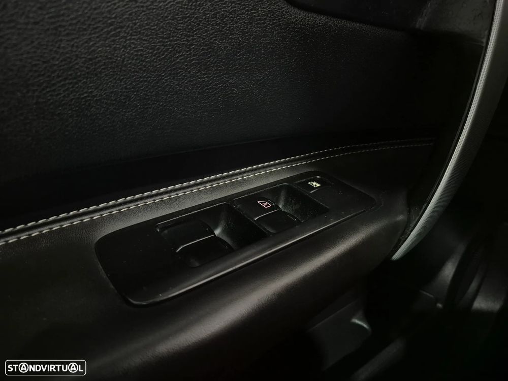 Nissan Qashqai 1.5 dCi Tekna Premium Pele Preta 17 - 29